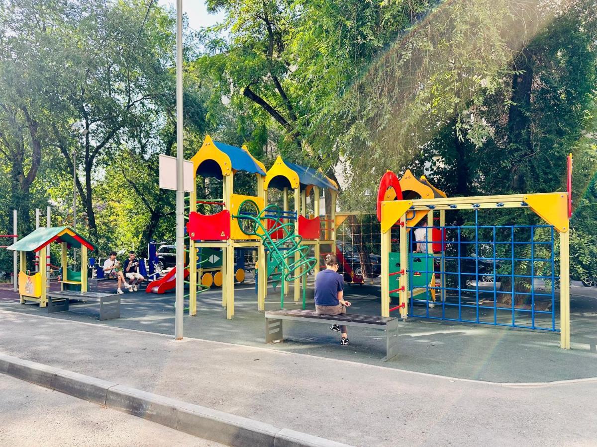 Жк Молодежный В Центре Алматы Almaty Exterior foto